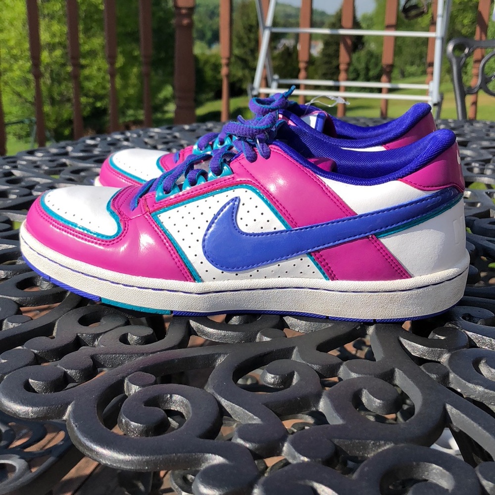 FINAL PRICE!! LIKE NEW NIKE SNEAKERS
